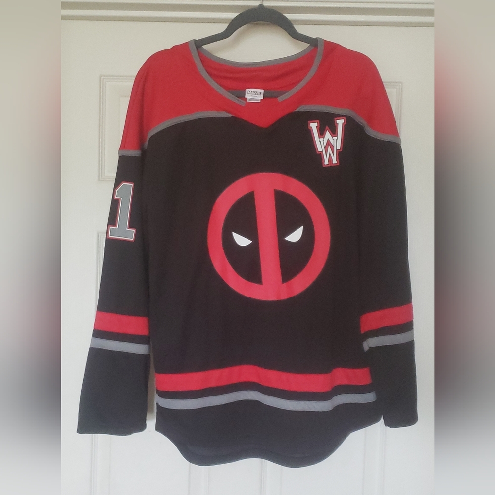 Deadpool Red and Black Graphic Long Sleeve Shirt Jersey (M)